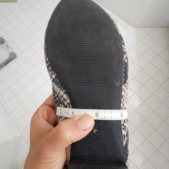 Vionic Caballo pointed toe flats, slip on orthotic Sz 8.5 -runs wider - Picture 9 of 9